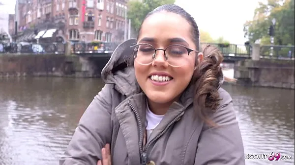 Vers GERMAN SCOUT - TINY NATURAL NERD GIRL PICKUP AND ROUGH FUCK AT STREET CASTING mijn Tube