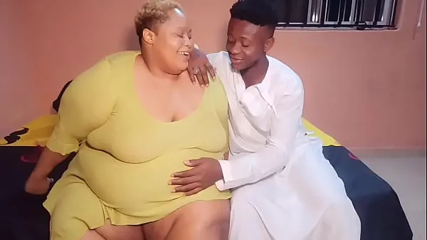 Tuore AfricanChikito Fat Juicy Pussy opens up like a GEYSER tuubiani