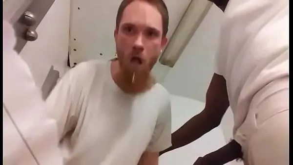 Frisk Prison masc fucks white prison punk mit rør