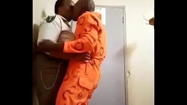 मेरी ट्यूब Leak Video of Fat Ass Correctional Officer get pound by inmate with BBC. Slut is hot as fuck and horny bitch. It's not hidden camera it's real s ताजा