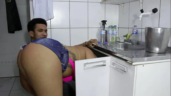 Fresh The cocky plumber stuck the pipe in the ass of the naughty rabetão. Victoria Dias and Mr Rola my Tube