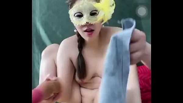 Färsk Vietnamese girl squirts min tub