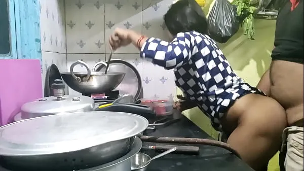 मेरी ट्यूब The maid who came from the village did not have any leaves, so the owner took advantage of that and fucked the maid (Hindi Clear Audio ताजा