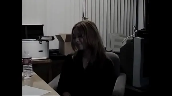 Frisk Cute Korean girl takes off her black panties and fucks her boss in his office mit rør