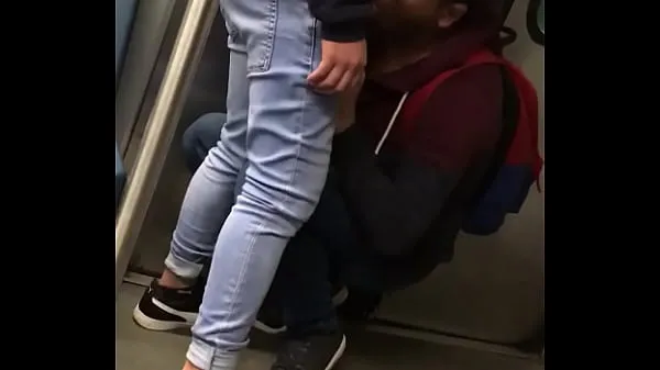طازجة Blowjob in the subway أنبوبي