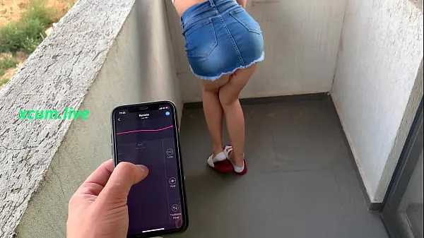 Färsk Controlling vibrator by step brother in public places min tub