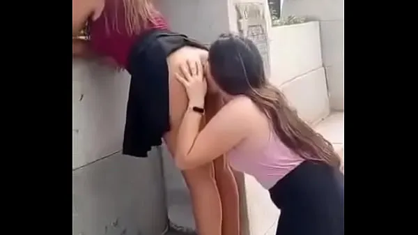 Friss Mexican lesbians ask me to record them while their friend sucks their ass a csövem