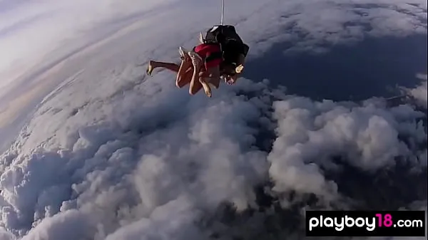 Świeże Big boobed badass babe Talor Paige and her GFs jumping out from a plane mojej tubie