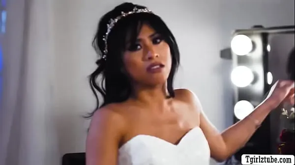 Färsk Asian bride fucked by shemale bestfriend min tub