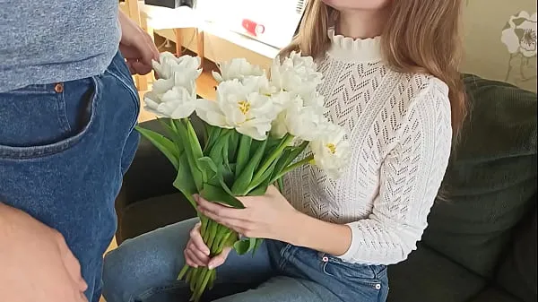 Vers Gave her flowers and teen agreed to have sex, creampied teen after sex with blowjob ProgrammersWife mijn Tube