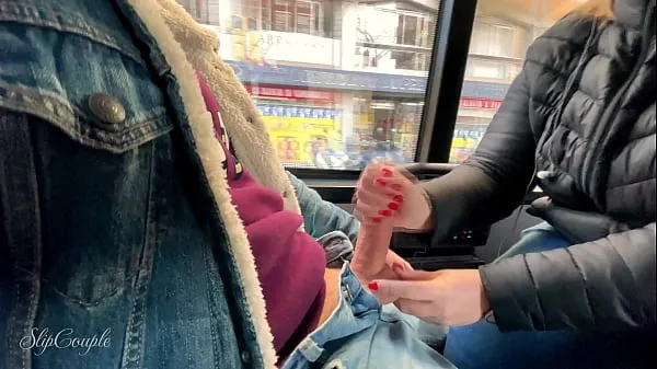 طازجة She tried her first Footjob and give a sloppy Handjob - very risky in a public sightseeing bus :P أنبوبي