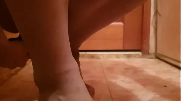 Sveže Sasha Earth whore slut with small cock fucks big ass anal play solo at home in the bath shower sex masturbation prostate moji cevi