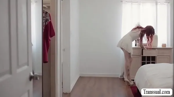 Sveže Angry stepdad confronted his shemale stepdaughter for wearing the clothes of her of getting more angry he bangs her ass so hard moji cevi