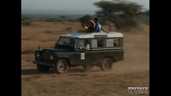 طازجة Yelena Schieffer Enjoys a Gangbang After the Safari أنبوبي