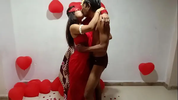 Färsk Newly Married Indian Wife In Red Sari Celebrating Valentine With Her Desi Husband - Full Hindi Best XXX min tub