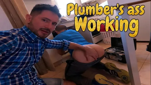 Sveže Amateur Dude Spread Plumber's and Lay Down his Pipe - With Alex Barcelona moji cevi