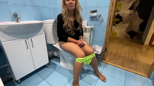 Färsk The stepmom did not wear panties so that it would be more convenient for the stepson to fuck her in the ass min tub