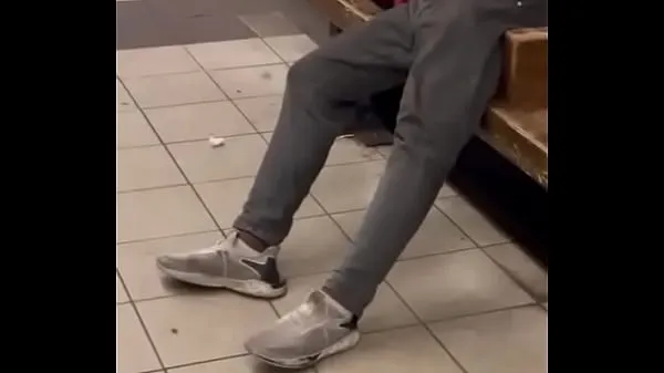 Friss Homeless at subway a csövem