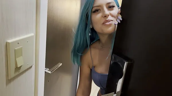 Färsk Casting Curvy: Blue Hair Thick Porn Star BEGS to Fuck Delivery Guy min tub