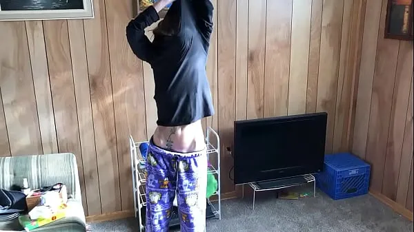 Friss Skinny tattooed wife stripping a csövem