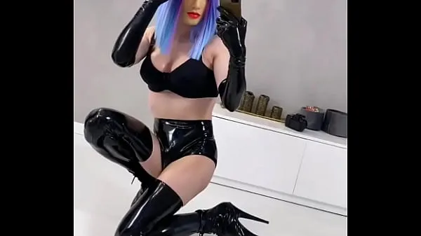 Vers Slutty Rubber Doll in latex lingerie and high heels mijn Tube