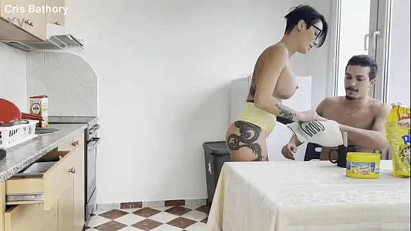 Tươi I went to serve my stepson breakfast, but ended up letting him fuck me ống của tôi