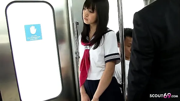 新鲜Public Gangbang in Bus - Asian Teen get Fucked by many old Guys我的管子