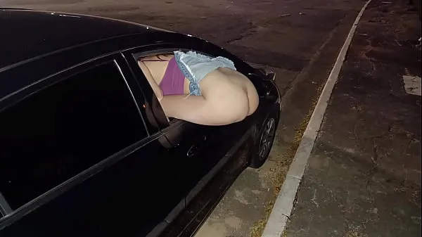Čerstvé Wife ass out for strangers to fuck her in public mé trubici