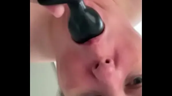 Vers Dumb little cunt playing with a butt plug after being fucked mijn Tube