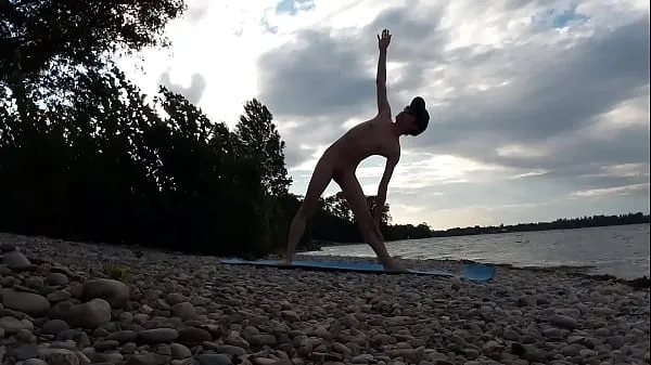 Friss Skinny naturist twink practices naked yoga on a nudist beach a csövem