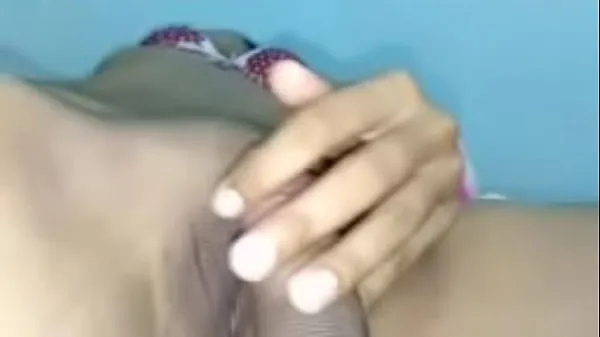 मेरी ट्यूब Spreading her pussy, the student girl rubs her clit with his cock before shoving it into her clit until she squirts a lot and the cock is extremely thrilling ताजा