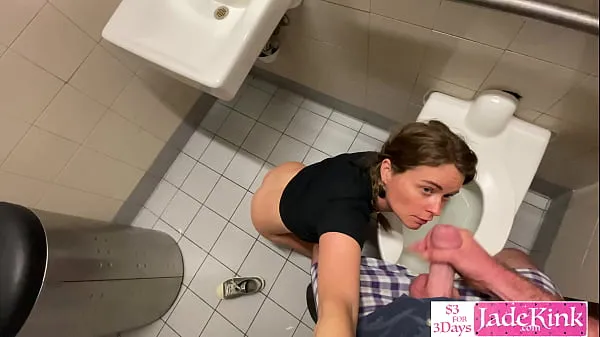 Frisk Real amateur couple fuck in public bathroom min Tube