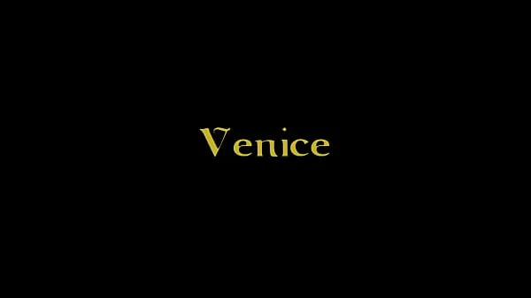 Vers 19-Year-Old Venice Sucks A Cock Through A Glory Hole While Masturbating mijn Tube