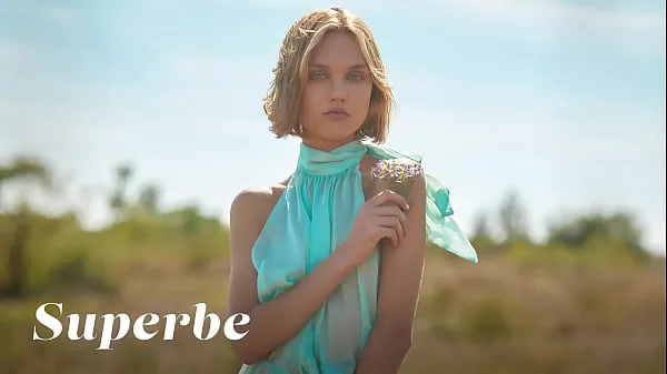 طازجة Ukrainian Blondie Hannah Ray Indulge In Sensual Solo Show - SUPERBE أنبوبي
