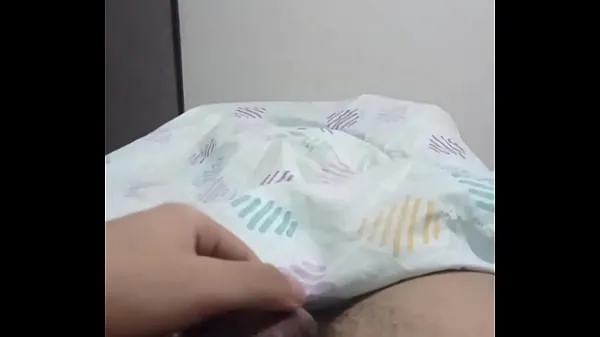 新鲜I pee on my bed with my small flaccid penis我的管子