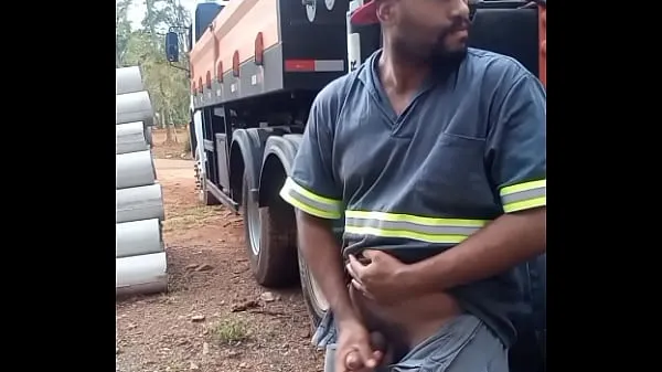 Tươi Worker Masturbating on Construction Site Hidden Behind the Company Truck ống của tôi