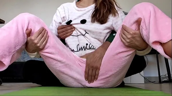 新鲜asian amateur real homemade teasing pussy and small tits fetish in pajamas我的管子